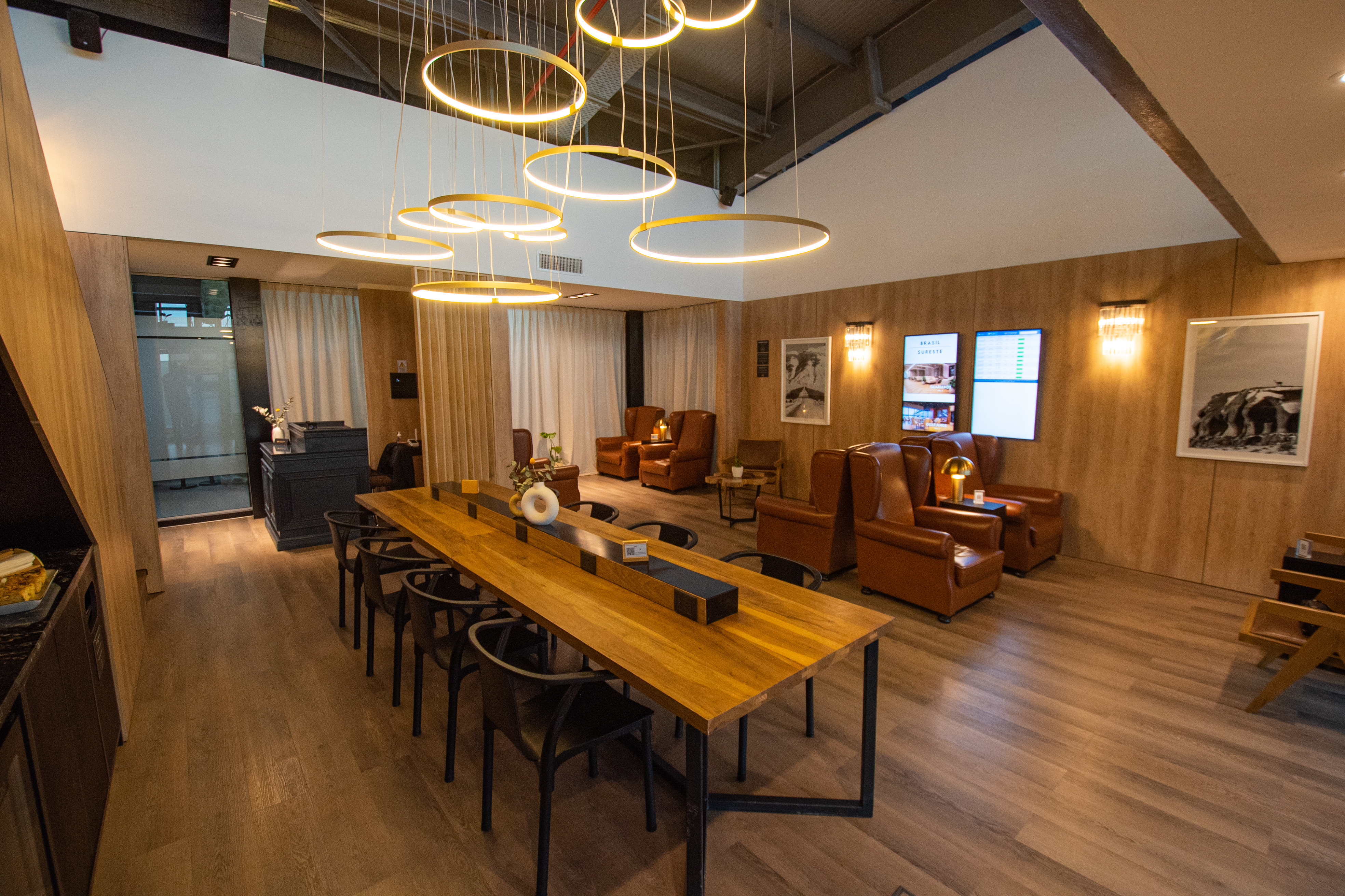 W Premium Lounge | Salas